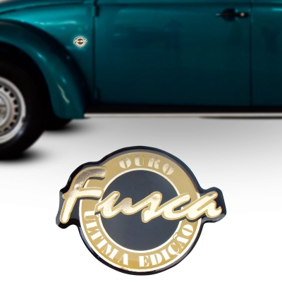 Emblema 'Fusca OURO ÚLTIMA EDIÇÃO' - Volkswagen Fusca 1996 - Dourado / Fundo Preto / Resinado