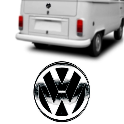 Emblema 'Logo Volkswagen' - Volkswagen Kombi 1997/2013 - Cromado / Fundo Preto / Porta Malas