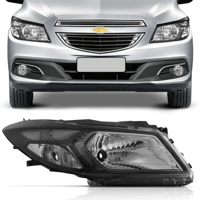 Farol - Chevrolet Onix 2012/2018 / Prisma 2013/2018 - H4 / Máscara Cromada / Moldura Fumê / Lado Direito