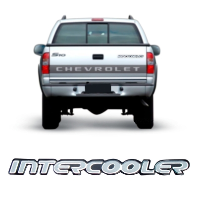 Emblema 'INTERCOOLER' - Chevrolet S10 / Blazer 2003/2005 - Prata / Fundo Preto / Resinado